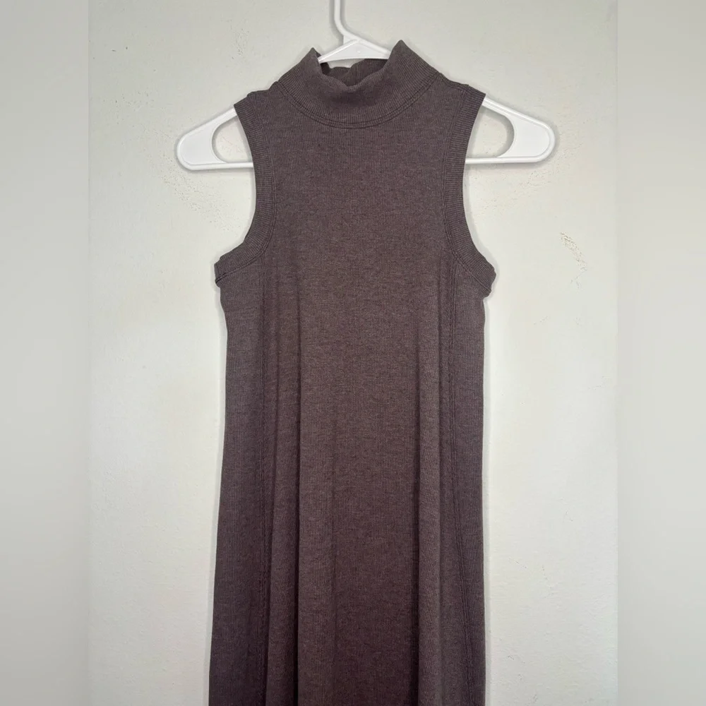 LULULEMON MAUVE TURTLENECK MIDI DRESS SZ SMALL